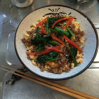 アイディアレシピ　豚そぼろ丼